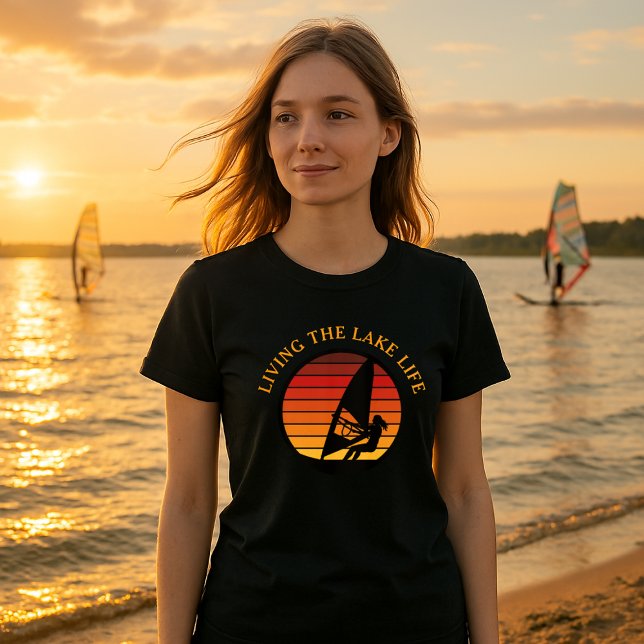 T-shirt Windsurf Girl Retro Sunset Lake Modèle de vie (Créateur téléchargé)
