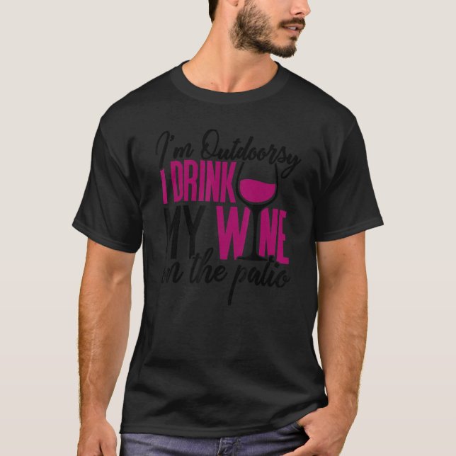 T-shirt wine for women drinking wine outdoors (Devant)