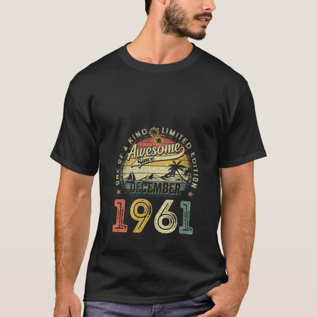 T-shirt Womens Awesome Since December 1961 64 Years Old 64 (Devant)