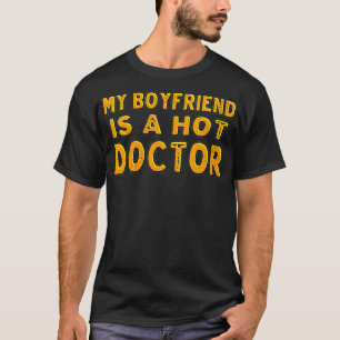 T-shirt Womens My Boyfriend Est Un Docteur VNeck