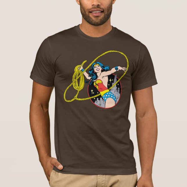 T-shirt Wonder Woman avec l'Arrière - plan de la ville (Devant)