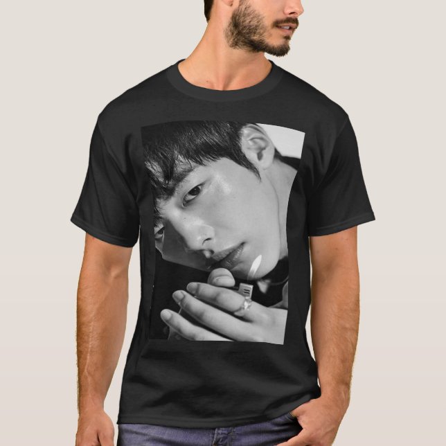 T-shirt Woo do hwan noir et whi (Devant)