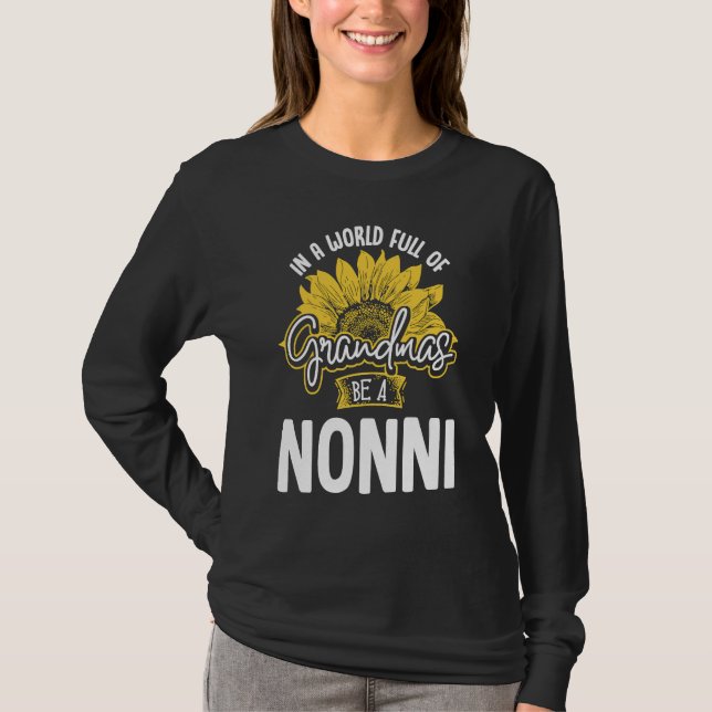 T-shirt World Full of Grandmas be a Nonni Gif (Devant)