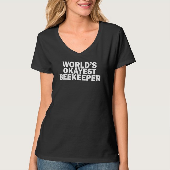 T-shirt World's Okayest Beekeeper    (Devant)