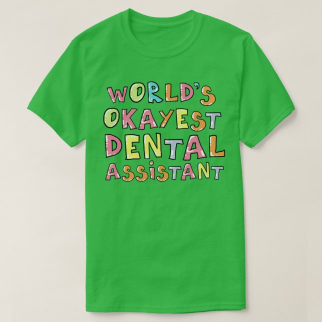 T-shirt Worlds Okayest Dental Assistant Idée cadeau (Design devant)