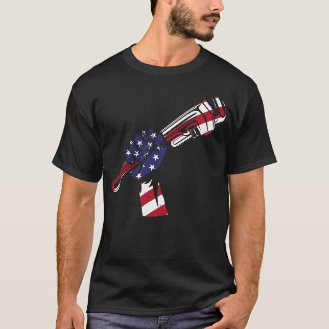 T-shirt Wrench de tuyau en plomberie American Flag (Devant)