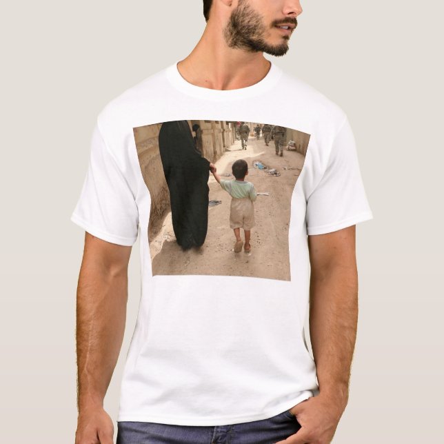 T-SHIRT Y A-T-IL UNE EXTRÉMITÉ À CECI ? (Devant)
