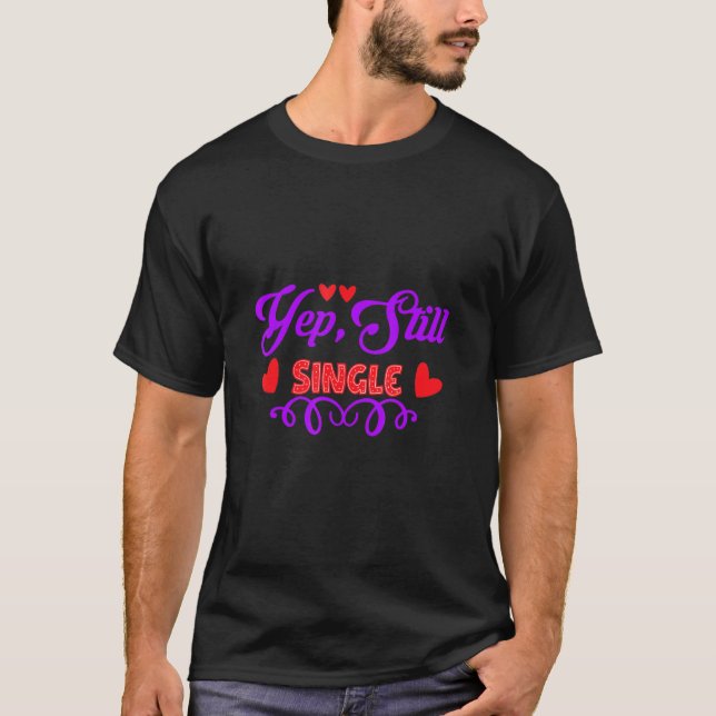 T-shirt Yep Still Single Love Heart Graphics (Devant)