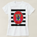 T-shirt Yeshua Messiah<br><div class="desc">Les rayures noires et blanches audacieuses et l'ovale de ce tee-shirt attrayant sont de belles gouttes d'eau pour un menorah à l'arc-en-ciel et l'étoile de David qui annonce "Yeshua Messiah"! L'arrière du tee affiche une grande menorah dans un cadre noir et blanc. Bon appétit ! ~ karyn</div>