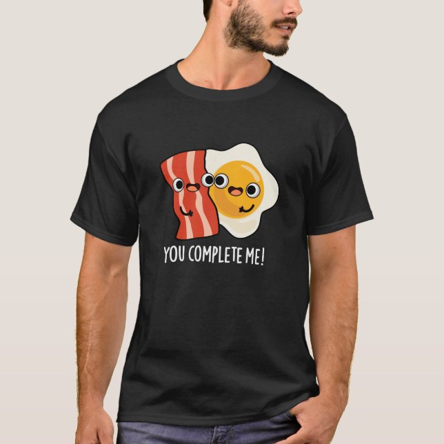 T-shirt You Complete Me Funny Bacon Egg Pun Dark BG (Devant)