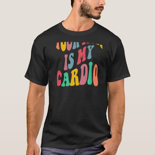 T-shirt YOUR MOM IS MY CARDIO retro groovy on back of   (Devant)