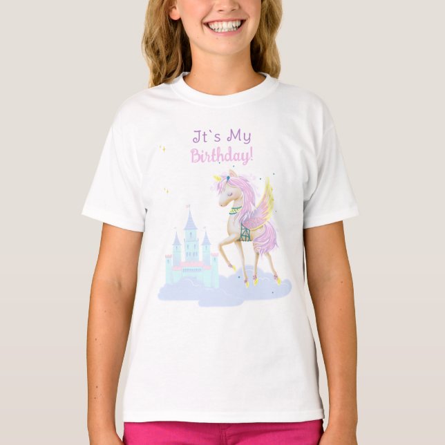 T-shirts d'anniversaire avec une adorable licorne. (Devant)
