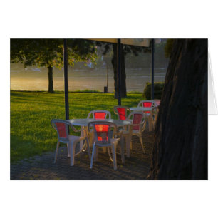 Table à manger et chaises au bord du Danube,