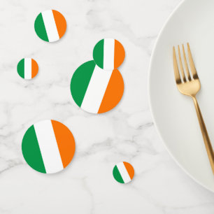 Table confetti avec drapeau de l'Irlande