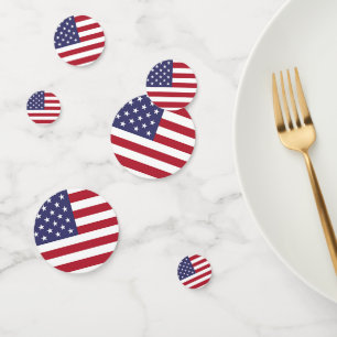 Table confetti avec drapeau des États-Unis