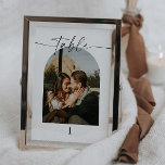 Table Numéro de tableau Mariage photo de script moderne<br><div class="desc">Il s'agit d'un numéro de table élégant et moderne, avec une belle police calligraphique et un design minimaliste. Modifiez la plupart du libellé et toutes les couleurs pour rendre ce numéro de tableau photo adapté à vos besoins et à votre style personnel // Pour les articles correspondants, visitez la collection...</div>