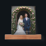 Tablette Pour Photos Anniversaire simple Mariage photo<br><div class="desc">Ce modèle a une place pour une seule image plus une ligne pour les noms et une autre ligne pour une date. Simple Photo Mariage Anniversaire Photo Ledge.</div>