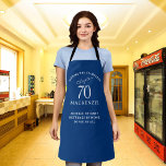 Tablier 70th Birthday Ajouter le nom Elegant Blue and Whit<br><div class="desc">Célébrez un 70e anniversaire spécial en style avec ce tablier d'impression personnalisé! Cet élégant tablier présente un design personnalisé bleu et blanc avec le nom du garçon ou de la fille d'anniversaire et votre message personnel. Parfait pour le chef jardin dans votre vie, cet tablier leur fera sentir spécial et...</div>