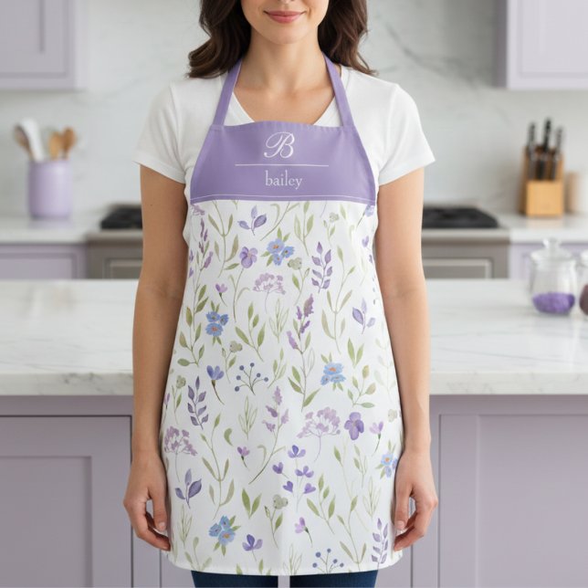 Tablier à monogramme floral pourpre (pretty purple blue wildflower floral apron with elegant monogram in script calligraphy)