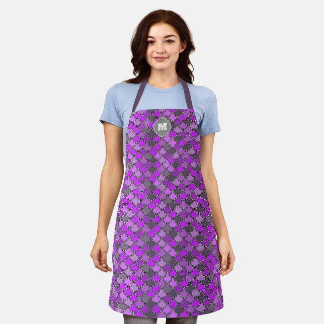 Tablier à motif d'écailles violettes et monogramme (Porté)