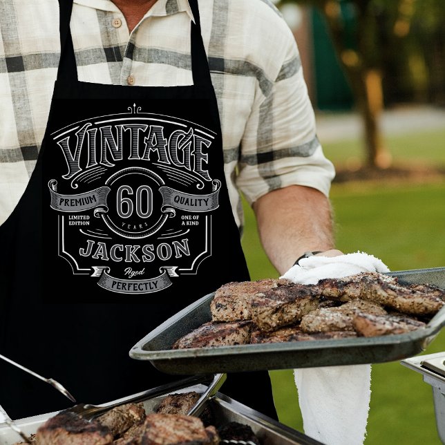 Tablier Anniversaire Noir & Blanc Vieilli Parfaitement (Black & White Vintage Aged To Perfection Birthday Apron)