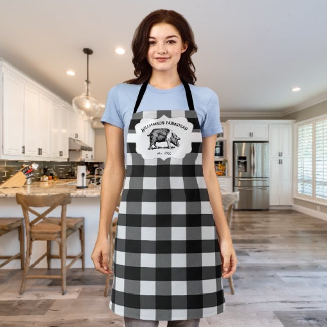 Tablier Appartement de porc de la ferme de Buffalo noir (Black Buffalo Plaid Farm Pig Personalized Apron)