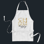 Tablier Aprons Chanukah heureux<br><div class="desc">Un tablier "Chanukah Happy" de taille standard. Ce "Chanukah Happy" fait aussi un grand cadeau d'hôte / hôtesse ! Personnalisez en supprimant du texte, "heureux" et en ajoutant votre propre message. Choisissez votre style de police, votre couleur et votre taille préférés pour le texte. Cette conception peut également être créée...</div>