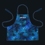 Tablier Aquarelle Galaxy Nebula Nom Bleu<br><div class="desc">Ce tablier d'enfants moderne et amusant présente un design nébuleux galaxique dans le bleu et le noir. Un modèle de texte utilisant un espace - comme la police est incluse pour la personnalisation, ce tablier est un cadeau vraiment unique! Idéal pour les amoureux de l'espace extra-atmosphérique et pour l'installation soit...</div>