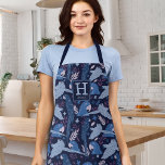 Tablier Ara Parrot Blue Tropical Leaf Motif Monogramme<br><div class="desc">Ara Parrot Blue Tropical Leaf Motif Monogram Apron. Perroquet bleu dans un motif sur un arrière - plan bleu foncé avec des feuilles tropicaux. Ajoutez votre nom et votre monogramme.</div>