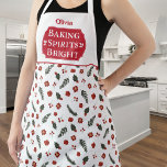 Tablier Baking Spirits brillant Monogramme Noël<br><div class="desc">Baking Spirits Lumineux Monogrammed Christmas Apron. Festif motif floral de vacances pour égayer la cuisine cette saison de vacances. Parfait pour les fêtes de cuisines de vacances et de décoration. Portez-vous en cuisant vos gâteaux de fête préférés. Design moderne de style logo avec votre nom. Grand comme un cadeau pour...</div>