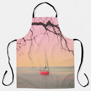 TABLIER BATEAU ROUGE SUR LA PLAGE PENDANT LE COUCHER DE SO