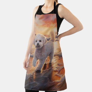 Tablier Bichon Frise Sandy Paws sur la plage au coucher du