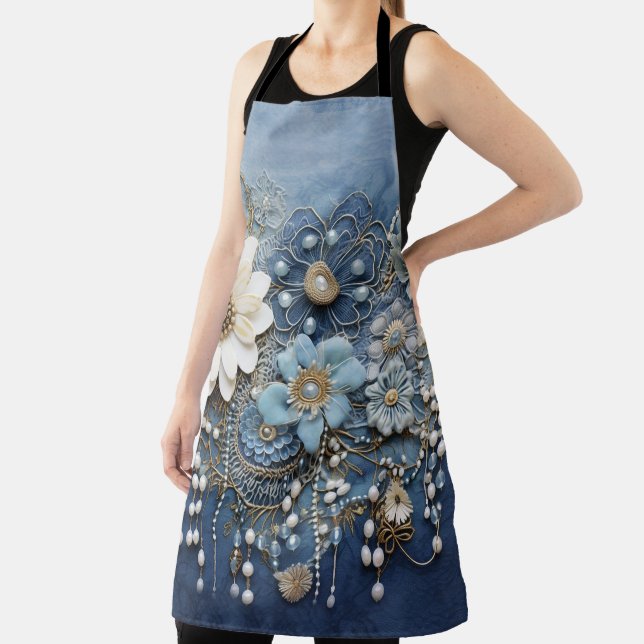 Tablier Bijoux en costume sur Denim bleu (Insitu)