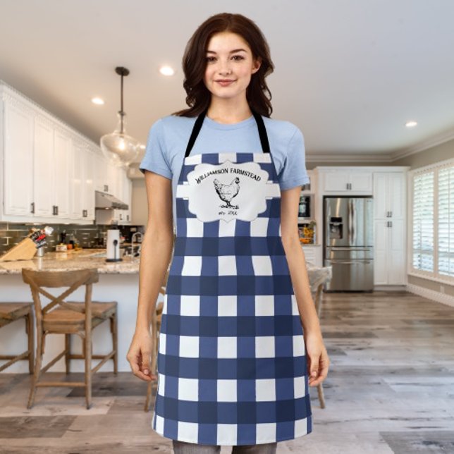 Tablier Blue Buffalo à carreaux de poule de ferme (Blue Buffalo Plaid Farm Chicken Personalized Apron)
