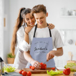 Tablier Blue Meilleur Chef jamais Votre Cuisine personnali<br><div class="desc">Préparez-vous à cuire une tempête avec notre Meilleur Chef Bleu qui a personnalisé votre tablier de cuisine. Ce tablier personnalisé est l'accessoire parfait pour le pâtissier sucré de votre vie. Customisez-le avec votre propre nom pour le rendre vraiment unique. Le tablier est de couleur Bleu, ajoutant une touche de fraîcheur...</div>