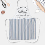 Tablier Boulangerie, Cuire du pain frais tous les jours Bl<br><div class="desc">Faites de ce magnifique tablier votre propre en ajoutant votre propre nom,  nom de famille ou nom de société,  ainsi que deux zones plus personnalisées pour votre texte.Conception avec un magnifique script "Bakery" en calligraphie manuscrite et motif à bandes blanches et bleues. Super idée cadeau personnalisé!</div>
