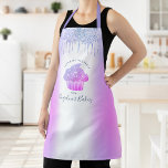 Tablier Boulangerie Cupcake Purple Blue Parties scintillan<br><div class="desc">Voici une façon merveilleuse d’ajouter au plaisir de la cuisson. Ajoutez un éclat supplémentaire à vos aventures culinaires chaque fois que vous portez ce tablier élégant, sophistiqué, simple et moderne. Un cupcake brillant, rose violet bleu foncé, une typographie manuscrite et des gouttes de parties scintillant superposent un arrière - plan...</div>
