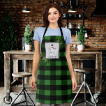 Tablier Buffalo Snowman Plaid Christmas Black Green Apron<br><div class="desc">Ajoutez du charme à votre cuisine de vacances avec cet appart de Noël noir et vert Snowman Buffalo. Doté d'un bonhomme de neige gai dans un chapeau et foulard classique, le design est accentué par la fabuleuse pinède de vacances et un joyeux Noël joyeux dans la typographie festive. Les détails...</div>
