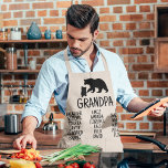 Tablier Cadeau customisé avec les noms de grand-enfant gra<br><div class="desc">Aimez-vous passer du temps avec vos petits-enfants ? Si c'est le cas, vous aimerez cet tablier personnalisé ! Il est parfait pour les cuisines ou la cuisson avec vos petits-enfants. Le tablier est en tissu de haute qualité et comporte un ours noir rustique sur un arrière - plan blanc cassé....</div>
