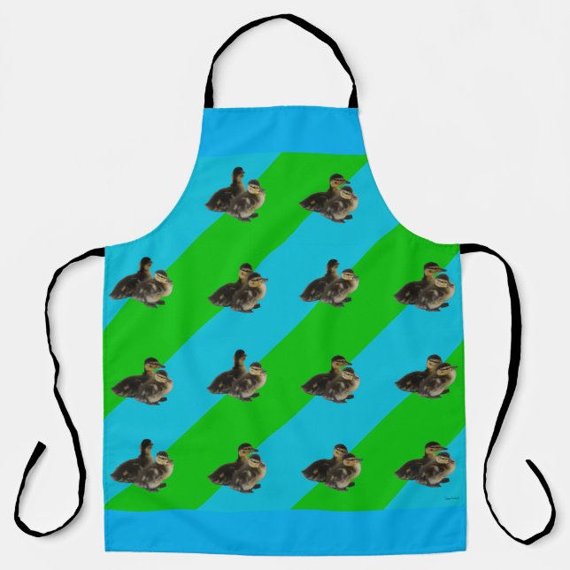 Tablier Canetons sur fond vert d'herbe et bleu ciel motif (Recto)