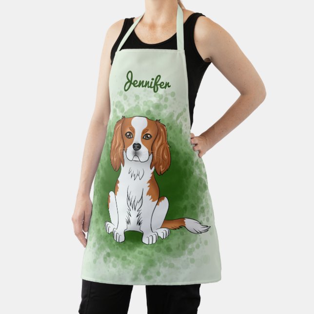 Tablier Cavalier King Charles Spaniel Blenheim sur fond ve (Insitu)