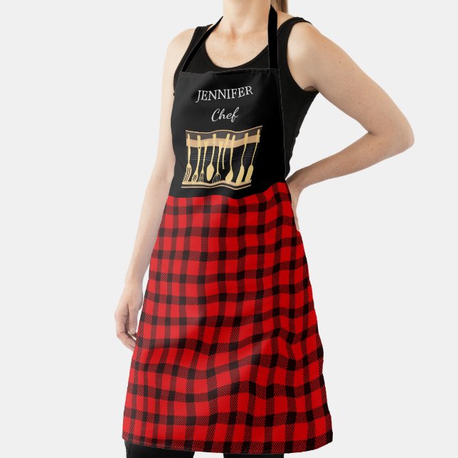 Tablier Chalet rouge rustique noir nom monogramme cuisine (Insitu)