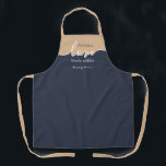 Tablier Challah personnalisé est l'amour rendu comestible<br><div class="desc">Challah est l'amour rendu comestible. NAVY & TAN. Design de script moderne propre. Son oeuvre artisanale Challah est une oeuvre d'art digne d'un cadre. Signez son chef-d'oeuvre avec une floraison avec cette élégante APRON TOUT-SUR-IMPRIMER. Coordonnées avec notre couverture Challah Dough correspondante que vous pouvez trouver ici : https://www.zazzle.com/collections/coordinated_apron_sets-119984004460509285 A PROPOS...</div>