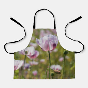 Tablier Champ d'été avec des fleurs lilas en fleurs.
