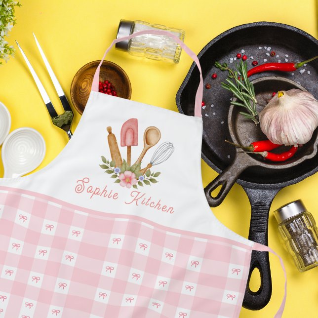 Tablier Chic Pink Kitchen Utensils Bow Elegance Gingham (Créateur téléchargé)