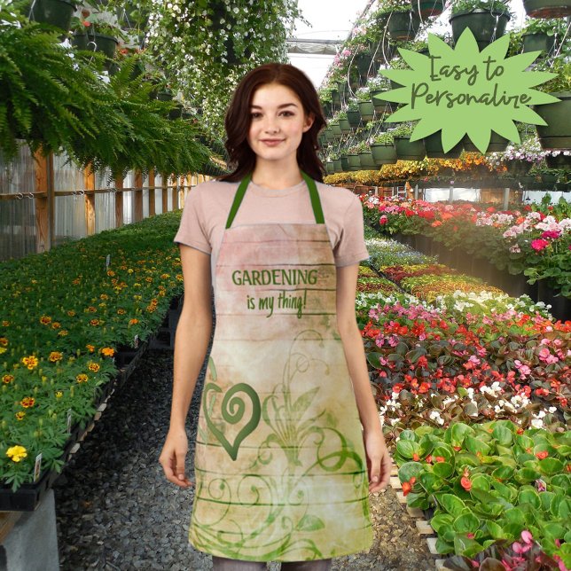 Tablier Coeurs Rustiques Liés En Bois Personnalisés (Keep your clothes clean during gardening, barbecuing or baking with this personalized apron design.)