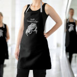 Tablier Custom Beauty Salon Co. Nom Personnel Black & Silv<br><div class="desc">vous et votre personnel aurez l'air d'adorables serrures de coupe, de mort et de séchage de souffle dans ce tablier de marque minimaliste, simple et chic avec de l'espace pour votre nom d'entreprise, nom d'employé, ou tout autre chose que vous voulez inclure. Le design présente une silhouette simple de taille...</div>