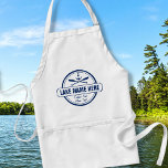 Tablier Custom Lake, Beach House & Boat Ancre nautique<br><div class="desc">Cuire ou barbecue dans le style en portant ce tablier de maison de lac / maison de plage personnalisé. Un design vintage de style logo dispose d'une ancre nautique et de 2 pagaies croisées. Personnalisez avec 3 lignes de texte personnalisé - ajoutez votre nom de lac/plage, votre nom de famille,...</div>