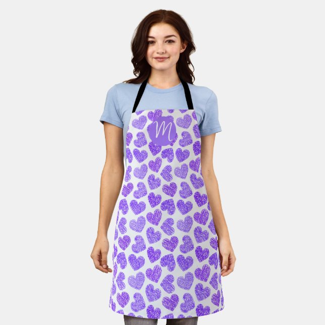 Tablier Cute violet Doodled Heart Saint Valentin Monogramm (Porté)