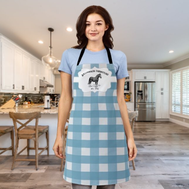 Tablier de cheval de ferme à carreaux Blue Buffalo (Blue Buffalo Plaid Farm Horse Personalized Apron)